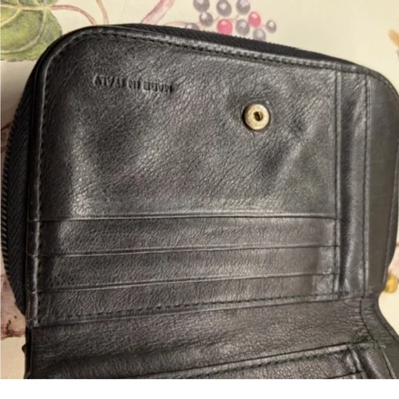 Vintage BALLY zip around lambskin, leather wallet - Picture 5 of 13